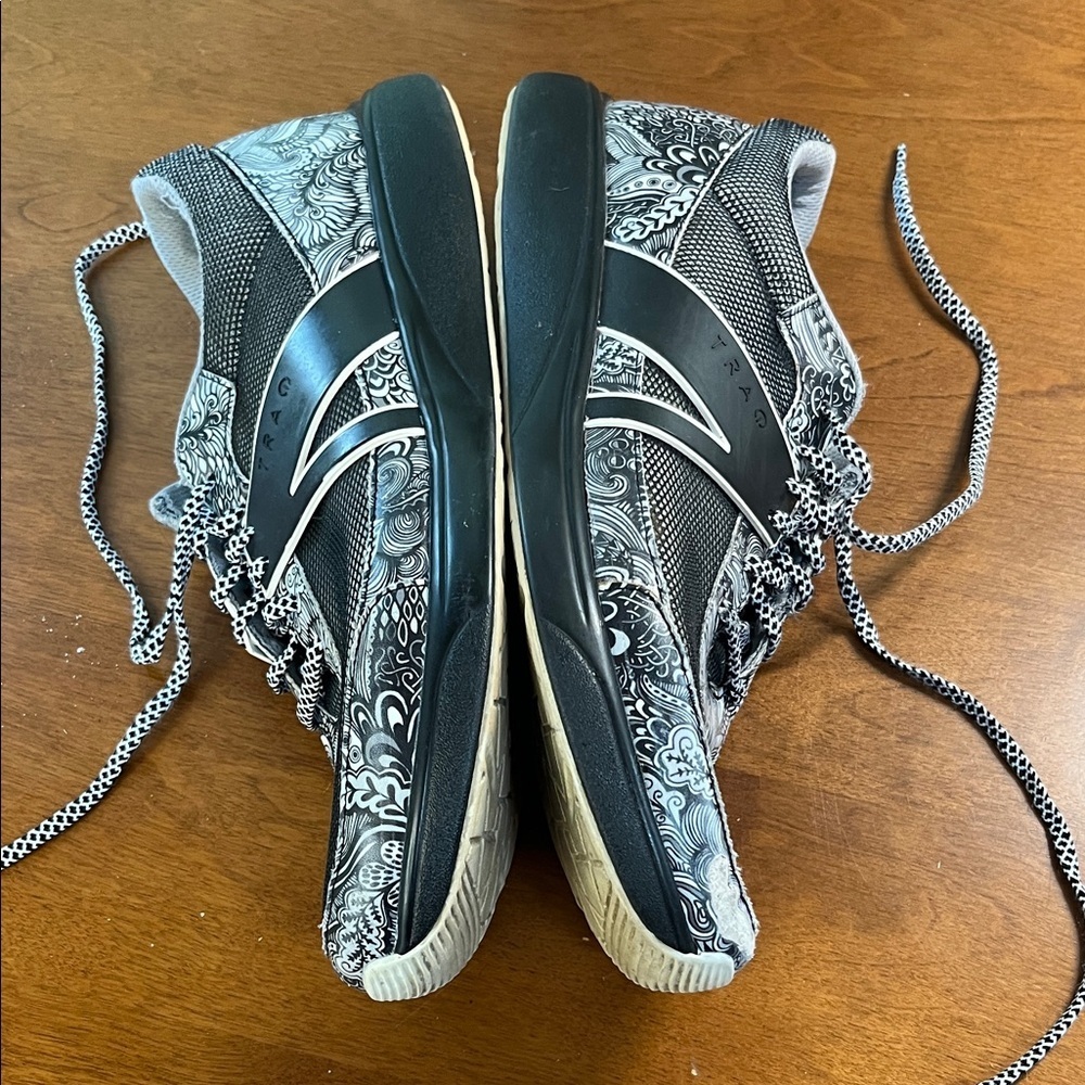 TRAQ BY Alegria Men's Black and White Patterned Sneakers - Picture 8 of 10